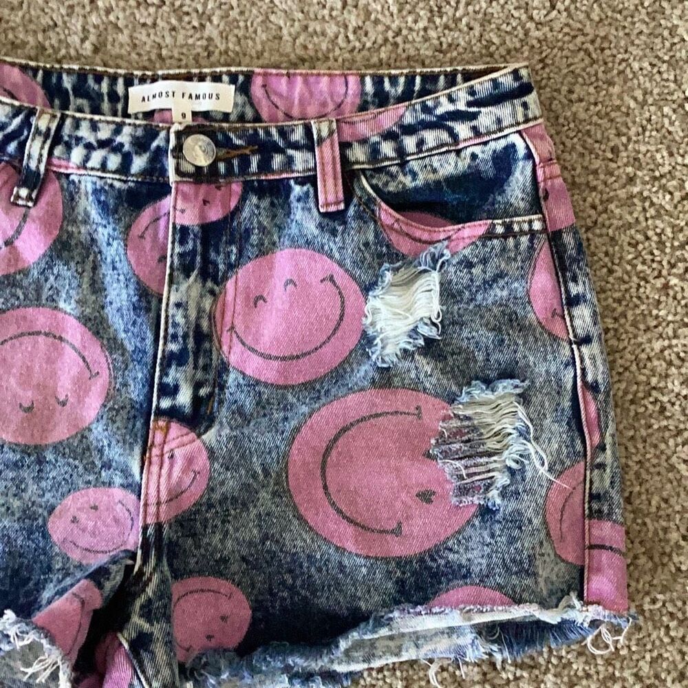 Almost Famous Smiley Face Cut Off Jean Shorts Women’s 9 High Rise Denim - Picture 5 of 9